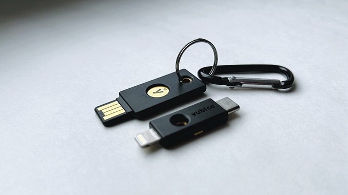 Khóa bảo mật Security Key có hình dáng giống một chiếc USB