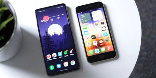 So sánh Galaxy A54 5G và iPhone SE 2020: Siêu phẩm nào đáng mua?