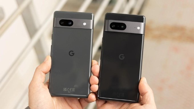Google Pixel 7a và Google Pixel 7 có sự khác biệt về vật liệu
