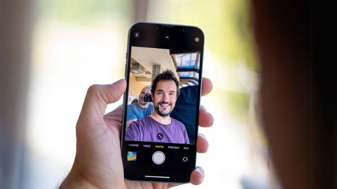 Đánh giá camera selfie trên iPhone 14