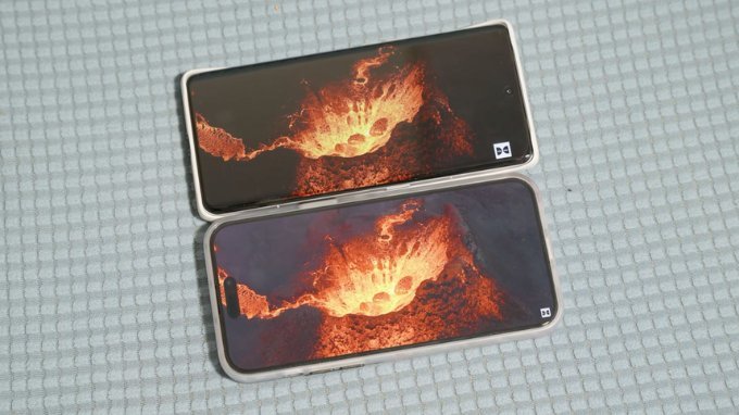 iPhone 14 Pro Max và OPPO Find X6 Pro đều có khả năng hiển thị tuyệt vời