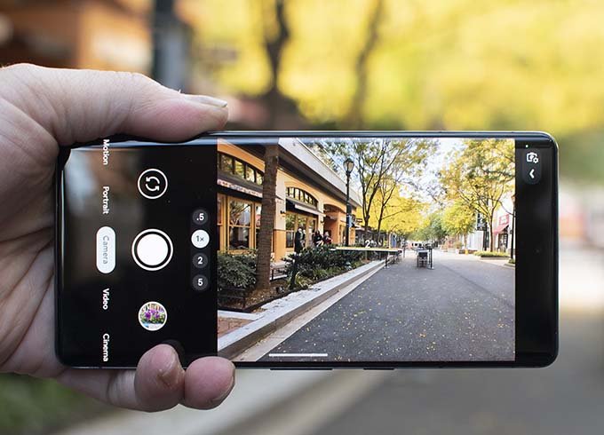 Google Pixel 7 cũng sở hữu cụm camera tuyệt vời không kém flagship iPhone 15 Pro