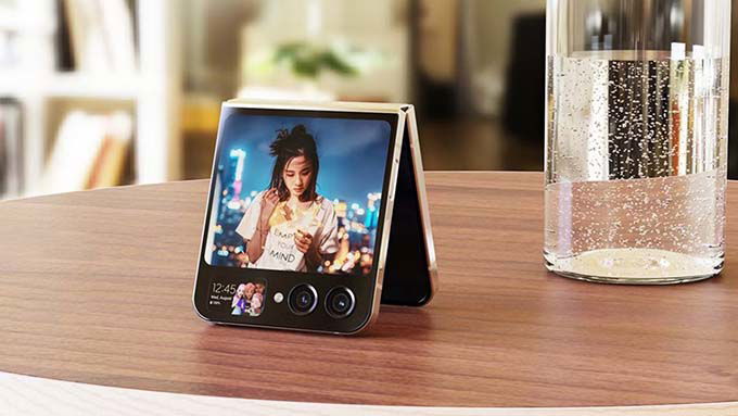 Selfie đẹp hơn với màn hình phụ của Galaxy Z Flip 5