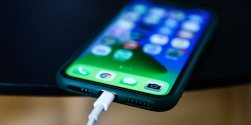 Lý do Apple và Samsung không hỗ trợ sạc nhanh hơn các nhà sản xuất khác