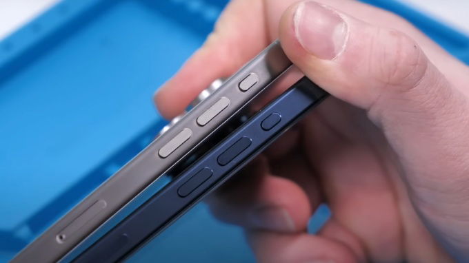 iPhone 15 Pro Max hàng nhái (Titan tự nhiên) không khác gì hàng thật (Titan xanh dương)