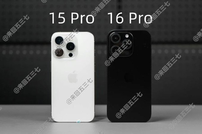 So sánh mặt sau mô hình iPhone 16 Pro và iPhone 15 Pro