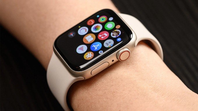 Đồng hồ Apple Watch SE 2022 40mm (GPS): Hỗ trợ định vị trẻ em