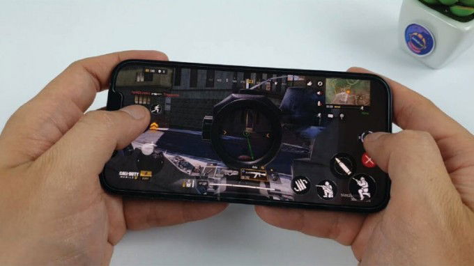 Chơi Call of Duty: Mobile trên iPhone 12 Pro Max