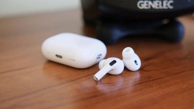 AirPods Lightning (AirPods 2, AirPods 3, AirPods Max)