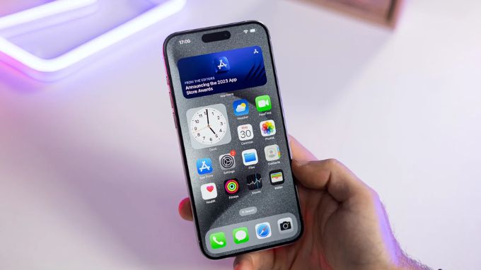 Đánh giá màn hình iPhone 15 Pro Max
