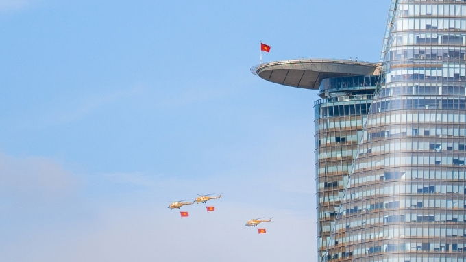Hình nền trực thăng kéo cờ Việt Nam