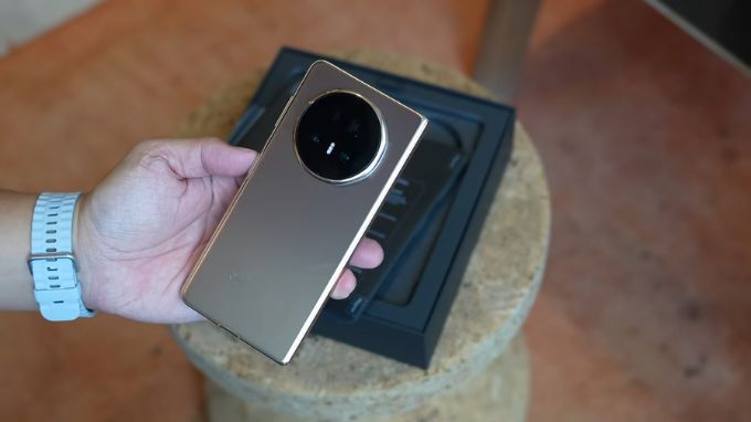 Dung lượng pin Honor Magic V5 vượt trội hơn Galaxy Fold 7