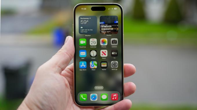Màn hình iPhone 15 hiển thị chân thực