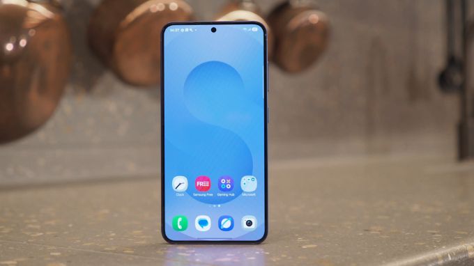Lỗi màn hình có đốm sáng trên S25 cũ