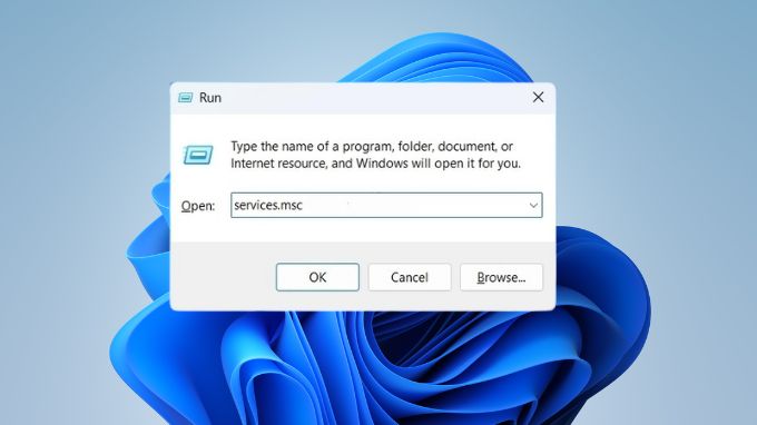 Nhấn tổ hợp phím Windows + R, sau đó nhập services.msc