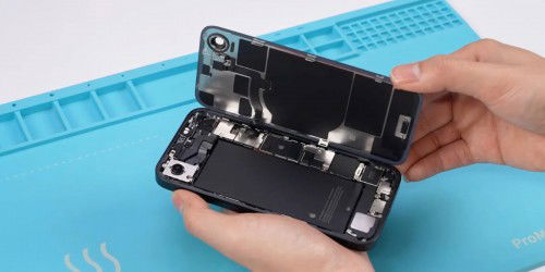 'Mổ bụng' iPhone 16e: Dễ sửa chữa và thay pin hơn!