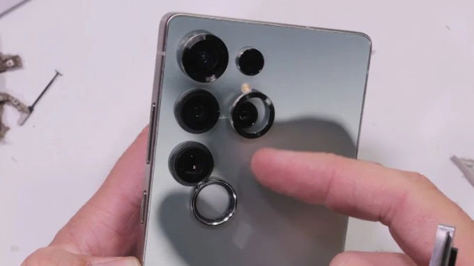 Vòng camera trên Galaxy S25 Ultra có thể tháo rời