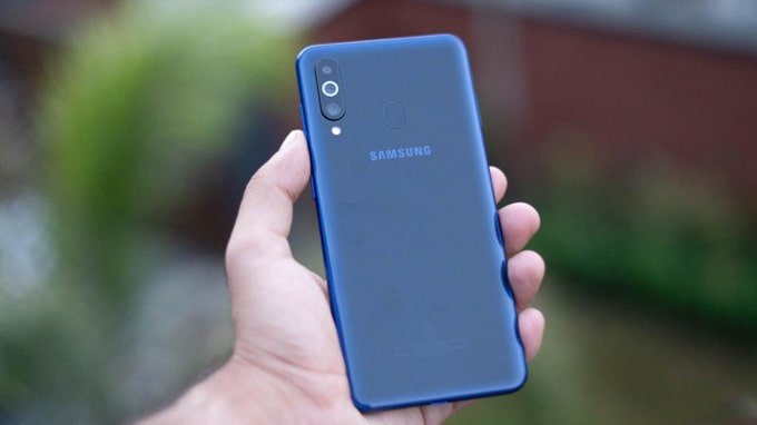 Galaxy M40 giá rẻ được Samsung ưu ái trang bị đến 3 camera mặt sau