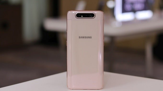 Galaxy A80 có thiết kế độc đáo