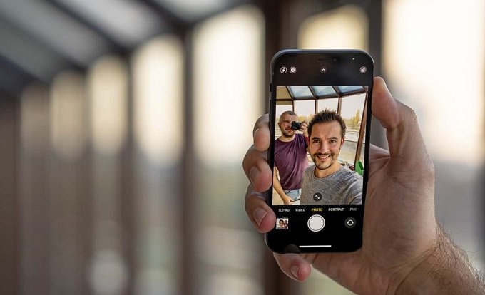 iPhone 12 sở hữu camera selfie vô cùng sắc nét