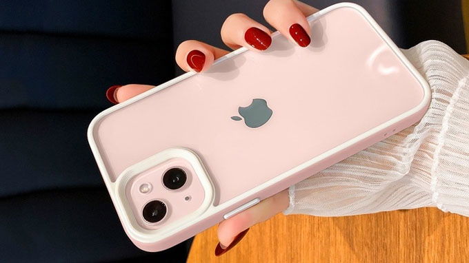 Ốp lưng vừa với kích thước máy là tiêu chuẩn nhận diện ốp lưng iPhone 13