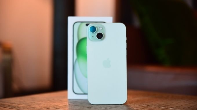 iPhone 15 và iPhone 15 Plus màu xanh lá