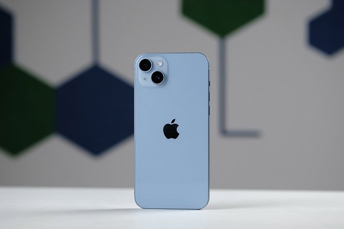 iPhone 14 màu xanh dương (Blue) phù hợp với người mệnh Thủy