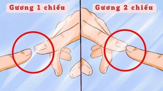 Chạm đầu ngón tay vào gương