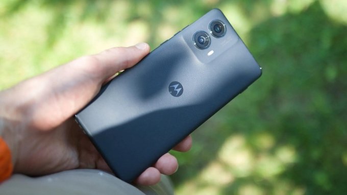 Thiết kế Motorola Edge 2024 