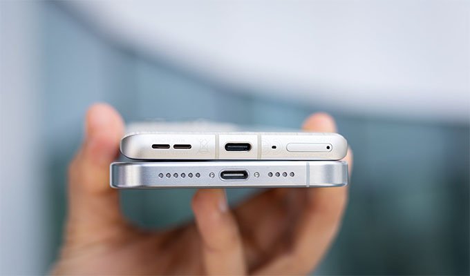 pin iPhone 15 Pro Max và Motorola Edge 50 Ultra