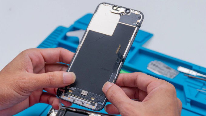 Có nên thay màn hình linh kiện cho iPhone 13 series không?​