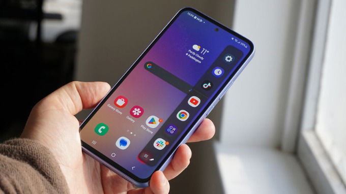 Màn hình của Galaxy A55 vẫn rất tốt so với tầm giá