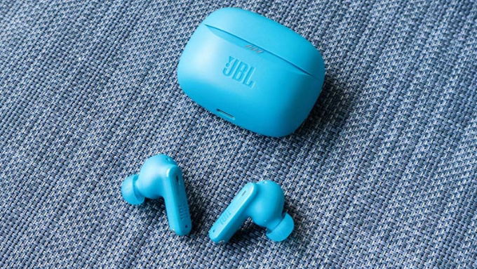 JBL Tune Beam 2 là lựa chọn đáng cân nhắc dành cho ai yêu thích âm trầm mạnh mẽ và thời lượng pin ấn tượng