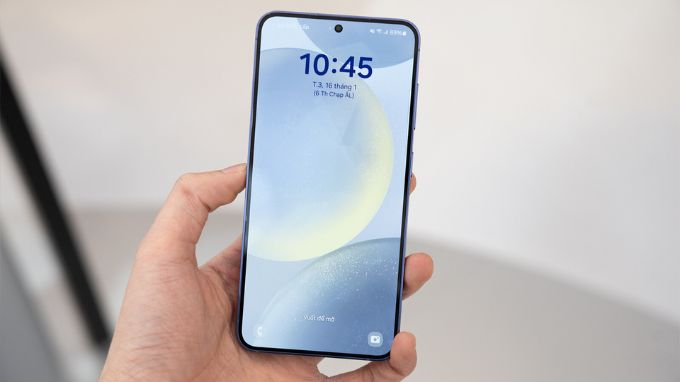 Galaxy S24 Plus sở hữu màn hình lớn hơn OPPO Find X8