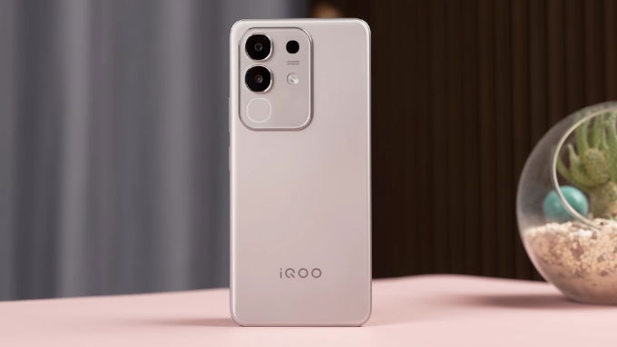 Vivo iQOO Z10x là lựa chọn lý tưởng cho những ai thường xuyên chơi game ở nhiều môi trường khác nhau