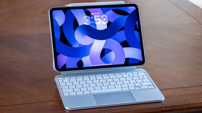 iPad Pro M5 tiếp tục duy trì phong cách thiết kế cao cấp quen thuộc với khung nhôm phẳng, độ mỏng chỉ 5.1mm