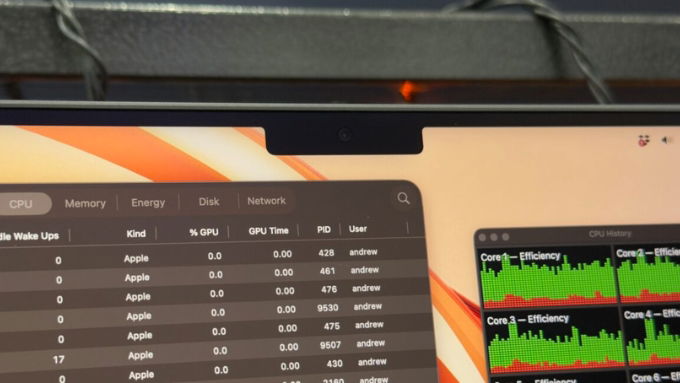 MacBook Pro M5 vẫn sử dụng camera 12MP Center Stage, hỗ trợ tự động điều chỉnh khung hình khi gọi video