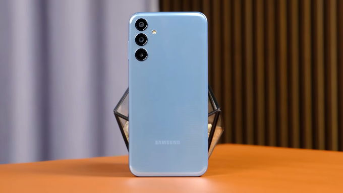 Samsung Galaxy M15 5G là lựa chọn nổi bật trong phân khúc giá rẻ dành cho những ai ưu tiên thời lượng pin