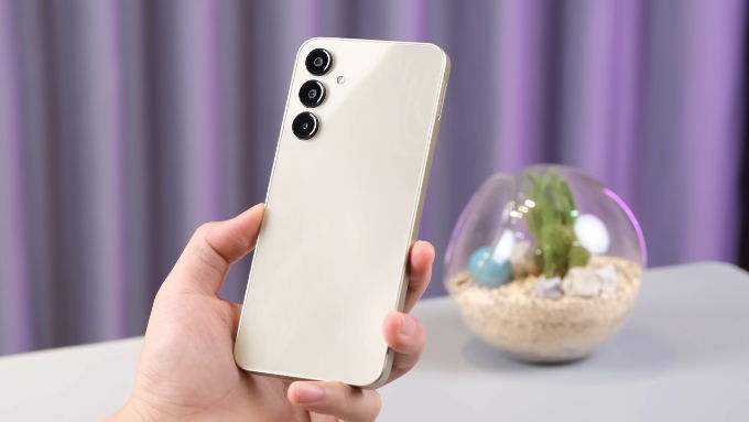 Samsung Galaxy A16 5G là lựa chọn đáng để cân nhắc với viên pin 5.000mAh