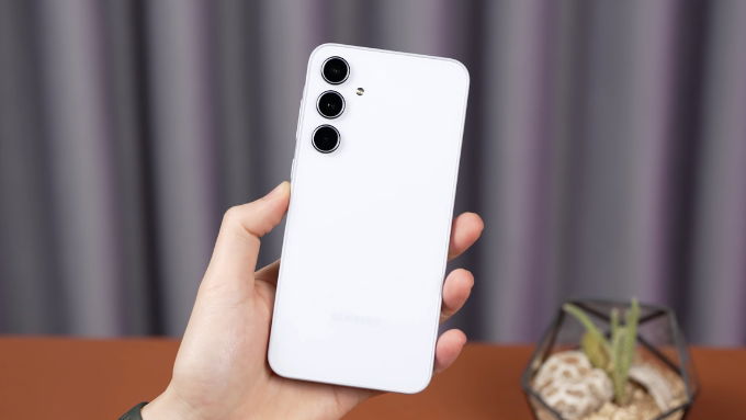 Samsung Galaxy A35 5G đáp ứng tốt những tác vụ hằng ngày với viên pin 5.000mAh