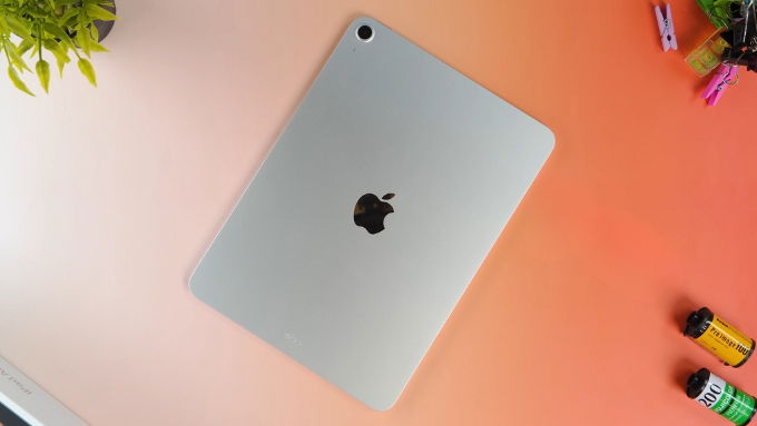 iPad Air 11 inch M3 WiFi 128GB đáp ứng tốt yêu cầu này, có mức giá khoảng 14.9 triệu đồng