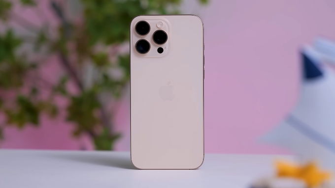 iPhone 16 Pro tiếp tục củng cố vị thế dẫn đầu trong phân khúc camera di động với hệ thống 3 ống kính được nâng cấp toàn diện