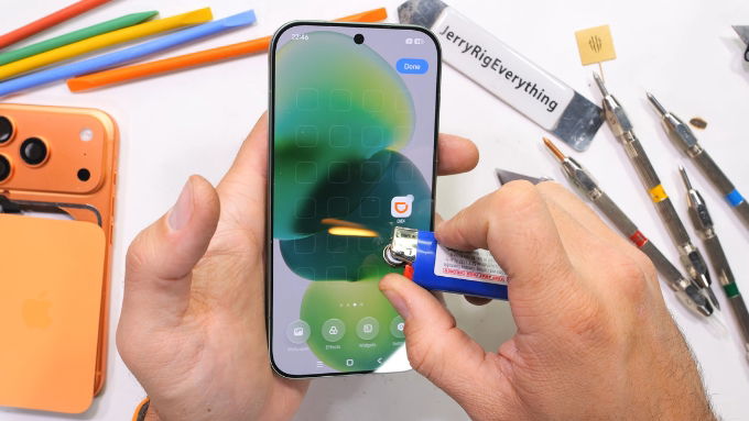 Kiểm tra độ bền của Xiaomi 17 Pro cho thấy lớp kính này thể hiện xuất sắc khi không xuất hiện vết xước đáng kể ở cấp độ 6, và chỉ có vết xước nhẹ ở cấp độ 7.