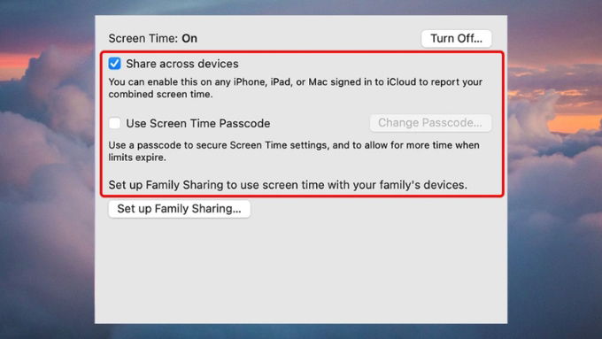 Nếu muốn đồng bộ dữ liệu Screen Time giữa các thiết bị, tích chọn Chia sẻ trên các thiết bị (Share across devices)