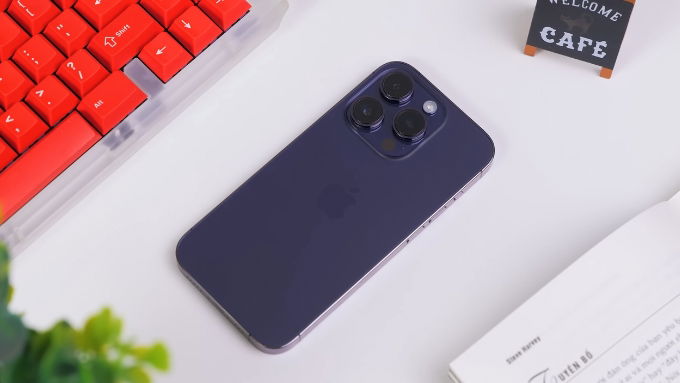 Trên iPhone 14 Pro Max, ống kính chính 48MP đánh dấu một bước tiến lớn về độ chi tiết và khả năng xử lý ánh sáng