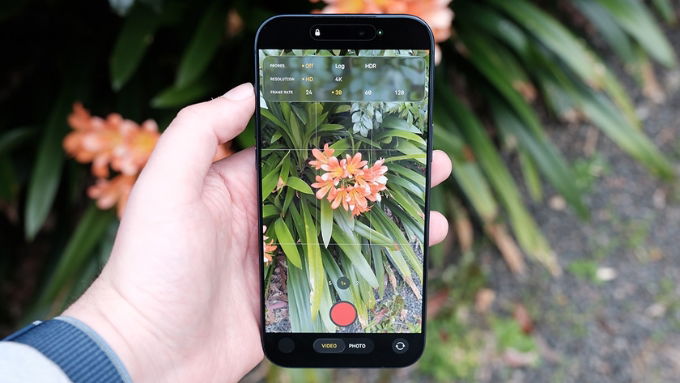 iPhone 17 Pro Max với camera trước 18MP hỗ trợ Center Stage, ống kính tele 48MP zoom quang học 8x 