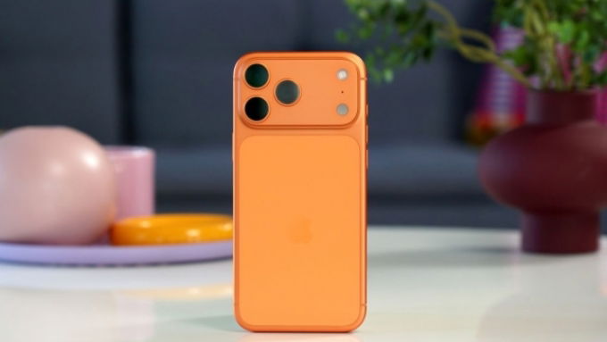 iPhone 17 Pro Max tiếp tục tạo dấu ấn khi sử dụng thiết kế nhôm nguyên khối kết hợp hệ thống tản nhiệt buồng hơi