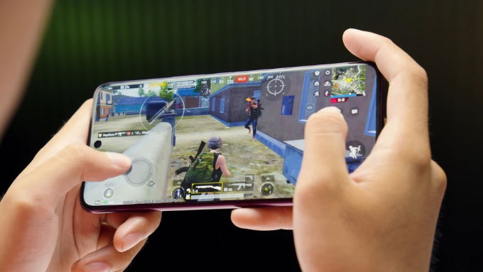 Về hiệu năng, vivo V60 được trang bị chip Snapdragon 7 Gen 4 (4nm) mang lại hiệu suất CPU và GPU tốt trong tầm trung