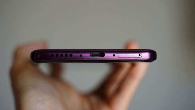 Thời lượng pin là một trong những yếu tố tạo ra sự chênh lệch giữa hai thiết bị