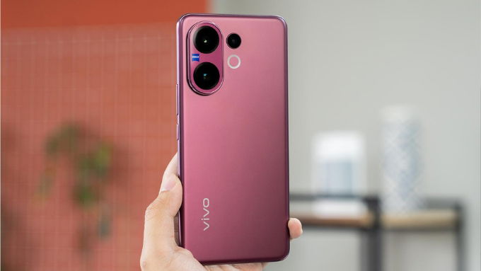 vivo V60 sở hữu kiểu dáng mỏng nhẹ với độ dày 7.5mm và trọng lượng khoảng 192 - 200g tùy phiên bản